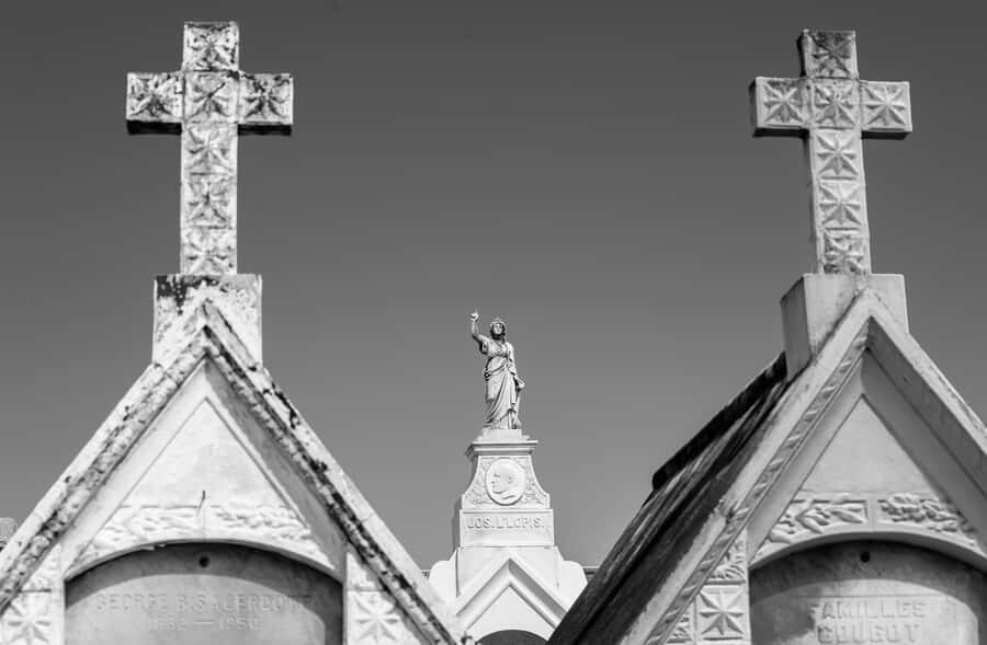 New Orleans: St. Louis Cemetery #3 Guided Walking Tour - The Cemetery’s Weird Side: Society Tombs and the Photographer Legend