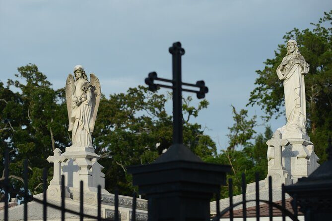 New Orleans St. Louis Cemetery No. 3 Walking Tour - Reading the stone: burial practices, symbolism, and construction clues