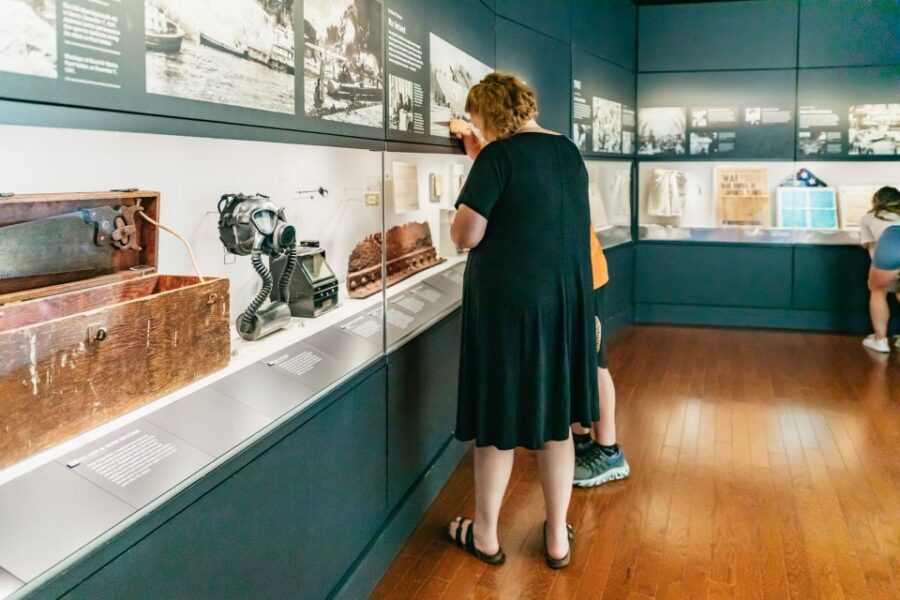 New Orleans: The National WWII Museum Ticket - Guided tour option: Choosing Arsenal of Democracy vs walking it on your own
