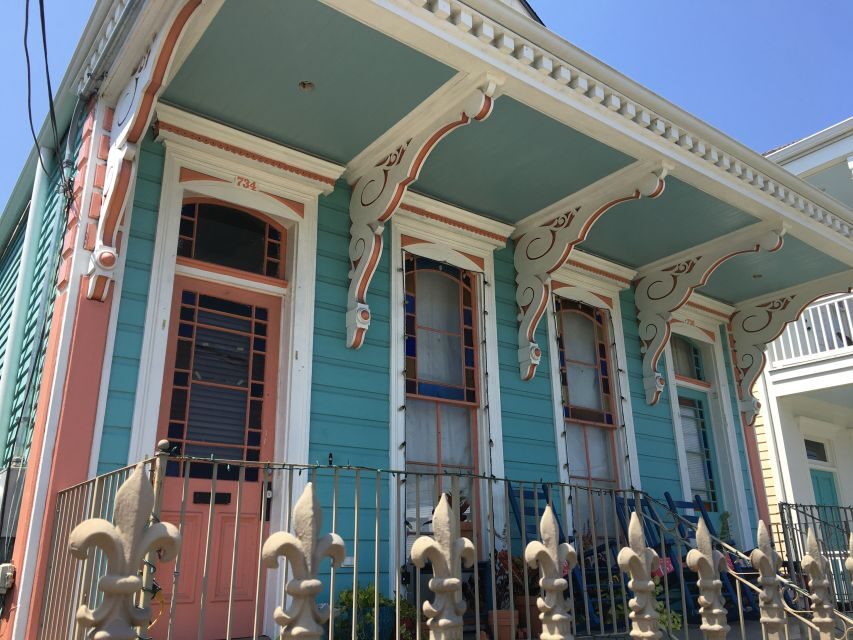 New Orleans: Traditional City and Estate Tour - Lake Pontchartrain and the levee system: seeing why the city thinks about water