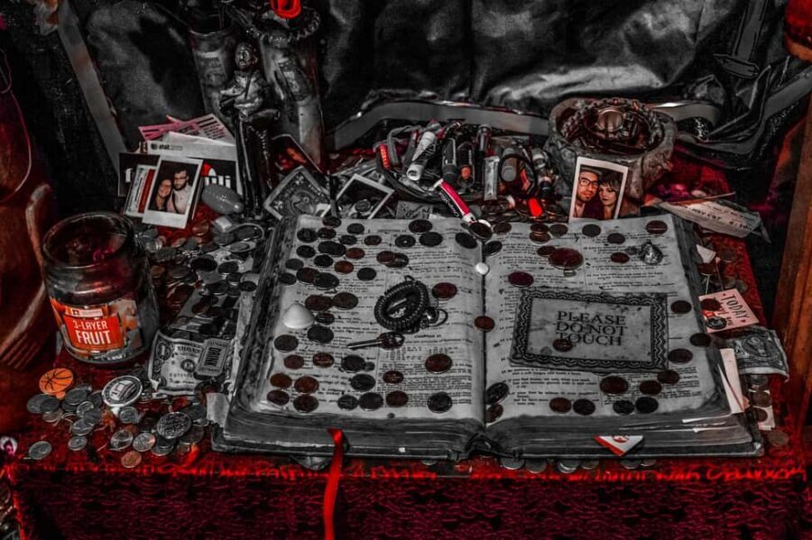 New Orleans: Vampires, Voodoo, and Ghosts Tour - Enter the French Quarter: Meet Your Licensed Historian at 620 Decatur