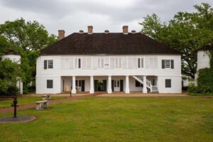 New Orleans: Whitney Plantation Half-Day Tour (Guided Tour) - The Comfortable Van Ride: Leather Seats, USB Charging, and a New Orleans Primer