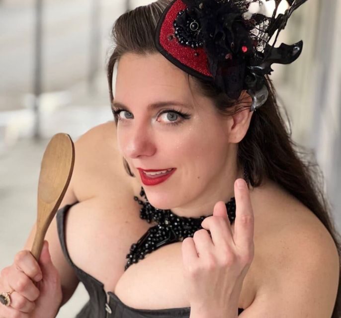 New Orleans: Wicked History Walking Tour with a Local Witch - The core story format: voodoo, vampires, pirates, and murder
