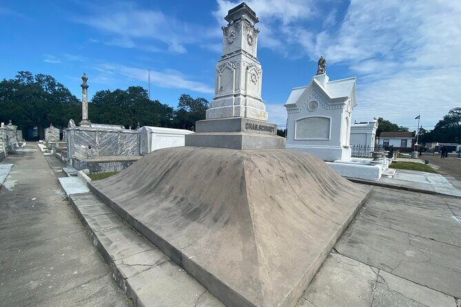Night Cemetery Insiders Bus Tour in New Orleans - Masonic Temple Cemetery #2: square and compass symbolism in the dark