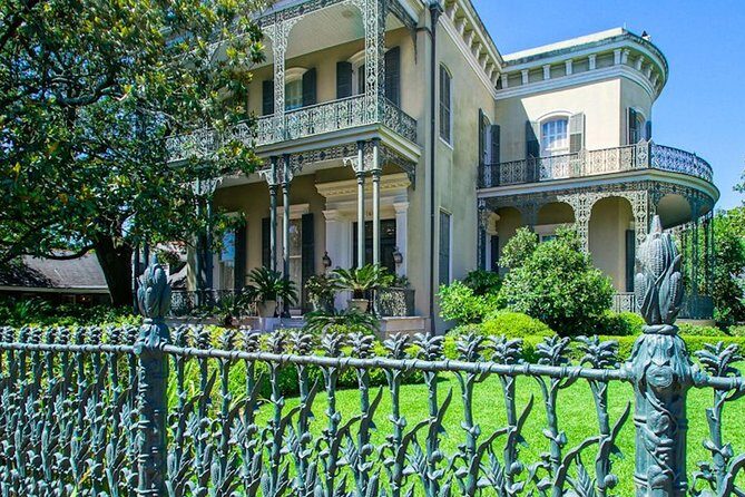 NOLA's BIG 4 PRIVATE CITY TOUR - NO GHOST, ONLY FACTS! - The private SUV format: what you gain with a small group