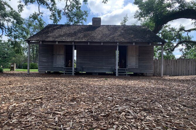 Oak Alley Plantation Admission with Tour and Transportation - The drive: air-conditioned comfort plus restroom access