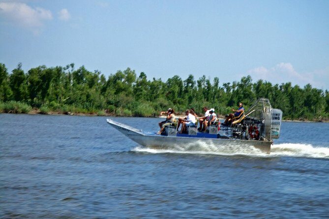Oak Alley Plantation and Large Airboat Swamp Tour from New Orleans - From New Orleans pickup to Great River Road in about 70 miles