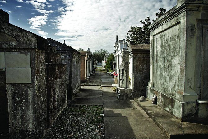 One Hour Saint Louis Cemetery Number One Walking Tour - Key highlights you’ll feel right away