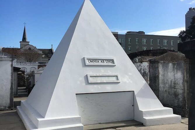 One Hour Saint Louis Cemetery Number One Walking Tour - Marie Laveau lore: what to expect from the stories