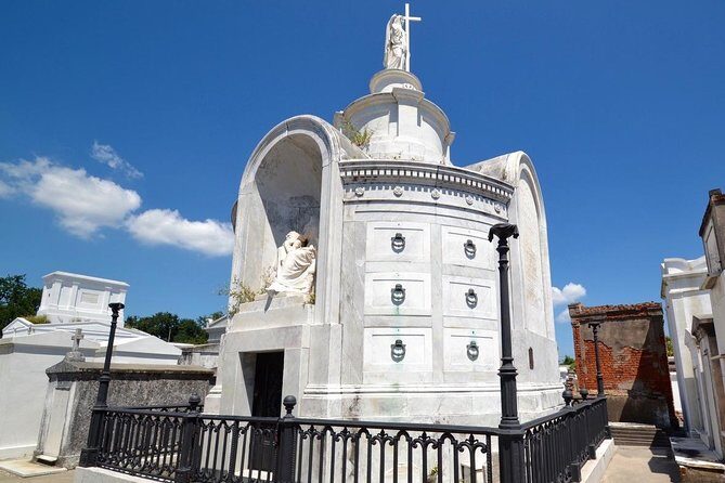 One Hour Saint Louis Cemetery Number One Walking Tour - French Quarter history, stitched onto the cemetery experience