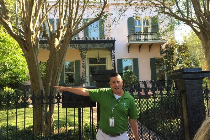 Private Garden District Walking Tour With Lafayette Cemetery No 1 - Lafayette Cemetery No. 1: What You See Outside the Gates