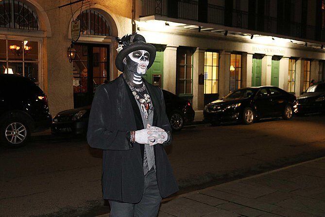 Private Ghost, Voodoo and Vampire Tour - Stop 3: Jackson Square, General Jackson, and the statue moment