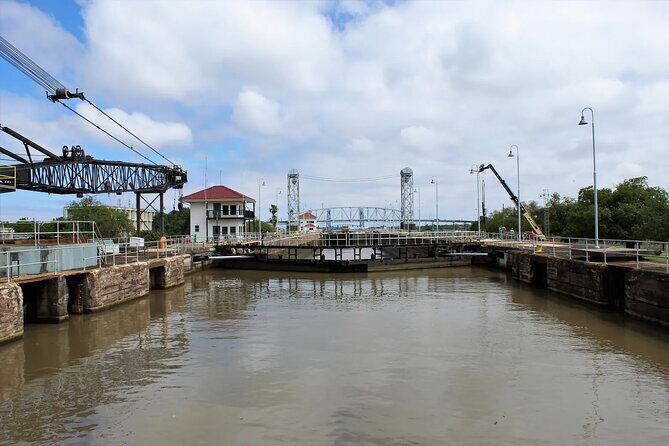 Private New Orleans City Tour with Local Expert Guide - Uptown and Carrollton along the streetcar corridor