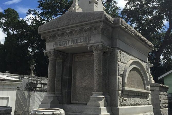Private New Orleans Historical Sightseeing Tour with Hotel Pickup - Garden District drive: St Charles Avenue mansions and Uptown elegance