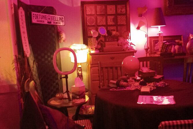 Private Tour and Seance at the House on Bourbon - Wine, water, and staying comfortable in a reading setting