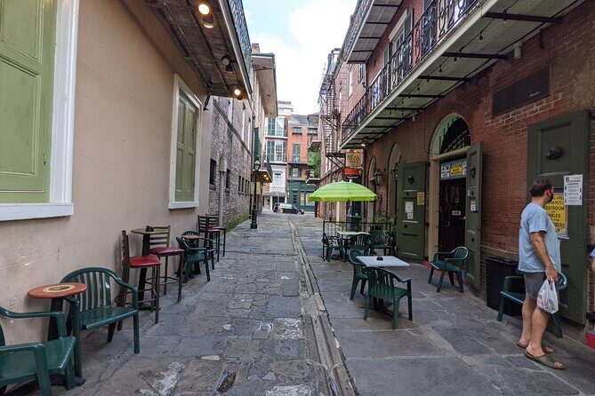 Self-Guided Walking Tour French Quarter In New Orleans - Pirates Alley and the Arsenal: Crime, Legends, and Art Spots