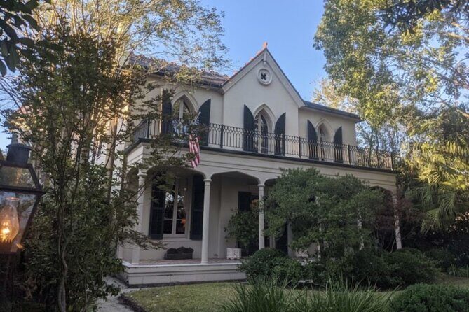 Self Guided Walking Tour of New Orleans' Historic Garden District - The App-Led Route: What You See Block by Block