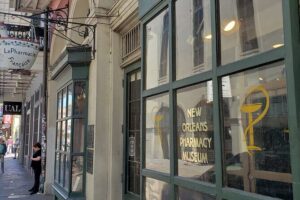 Small Group Local's Guide to the French Quarter Tour - Meeting at 815 Toulouse St and timing your best experience