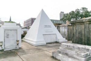 St. Louis Cemetery No. 1 Official Walking Tour - The stories you’ll actually hear: Marie Laveau and Delphine LaLaurie