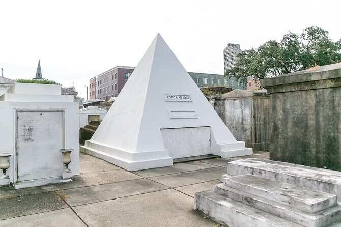 St. Louis Cemetery No. 1 Official Walking Tour - The stories you’ll actually hear: Marie Laveau and Delphine LaLaurie