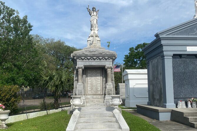 St. Louis Cemetery No. 3 Walking Tour by Save Our Cemeteries - Guides, private groups, and why the pacing matters