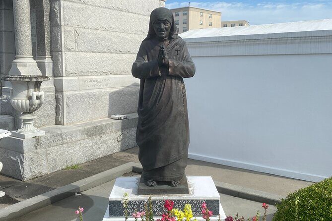 St. Louis Cemetery No. 3 Walking Tour by Save Our Cemeteries - Timing, meeting point, and how to dress for 90 minutes