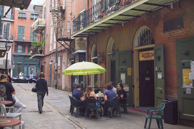 The French Quarter History Tour - Wandering the French Quarter with mini-stops that tie it together
