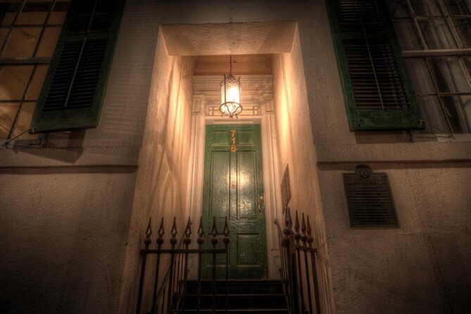 The Ghosts of New Orleans Tour - Stop 1: The French Quarter Meeting Point and the First Round of Hauntings